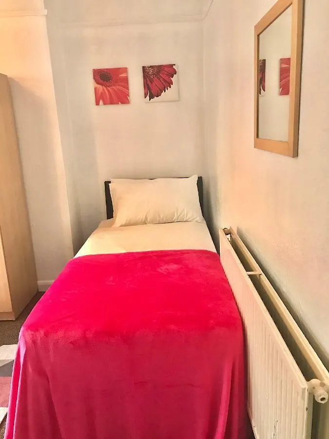 Guest house Your Nottingham Vacation, Business Apart, Parking