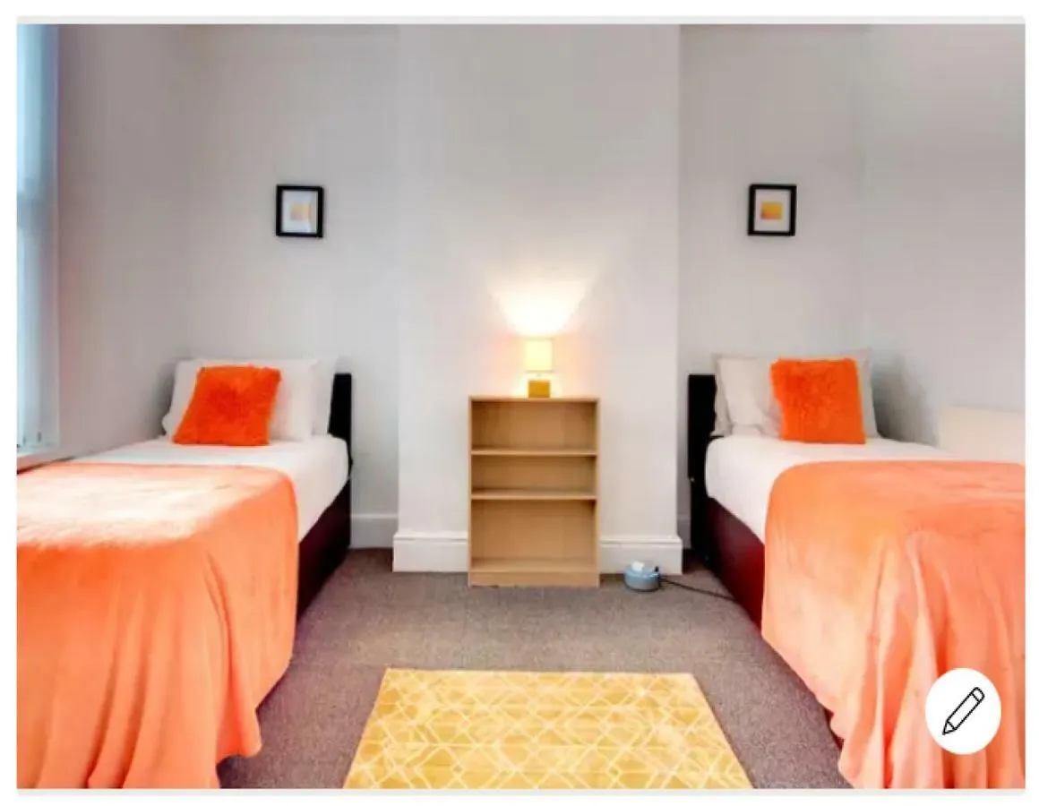 Guest house Your Nottingham Vacation, Business Apart, Parking